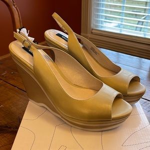 New in box! Tan wedges